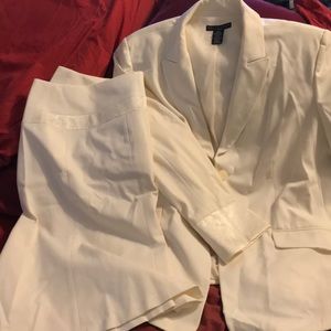 NWT Apostrophe eggshell suit